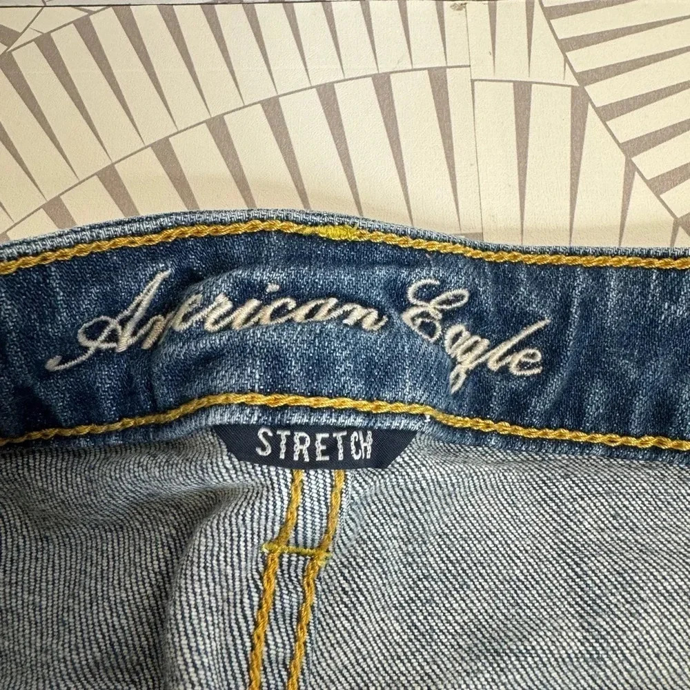 American Eagle Women’s Jean Shorts Size 8 Cuffed Hem Inseam 8 inches - Picture 2 of 5